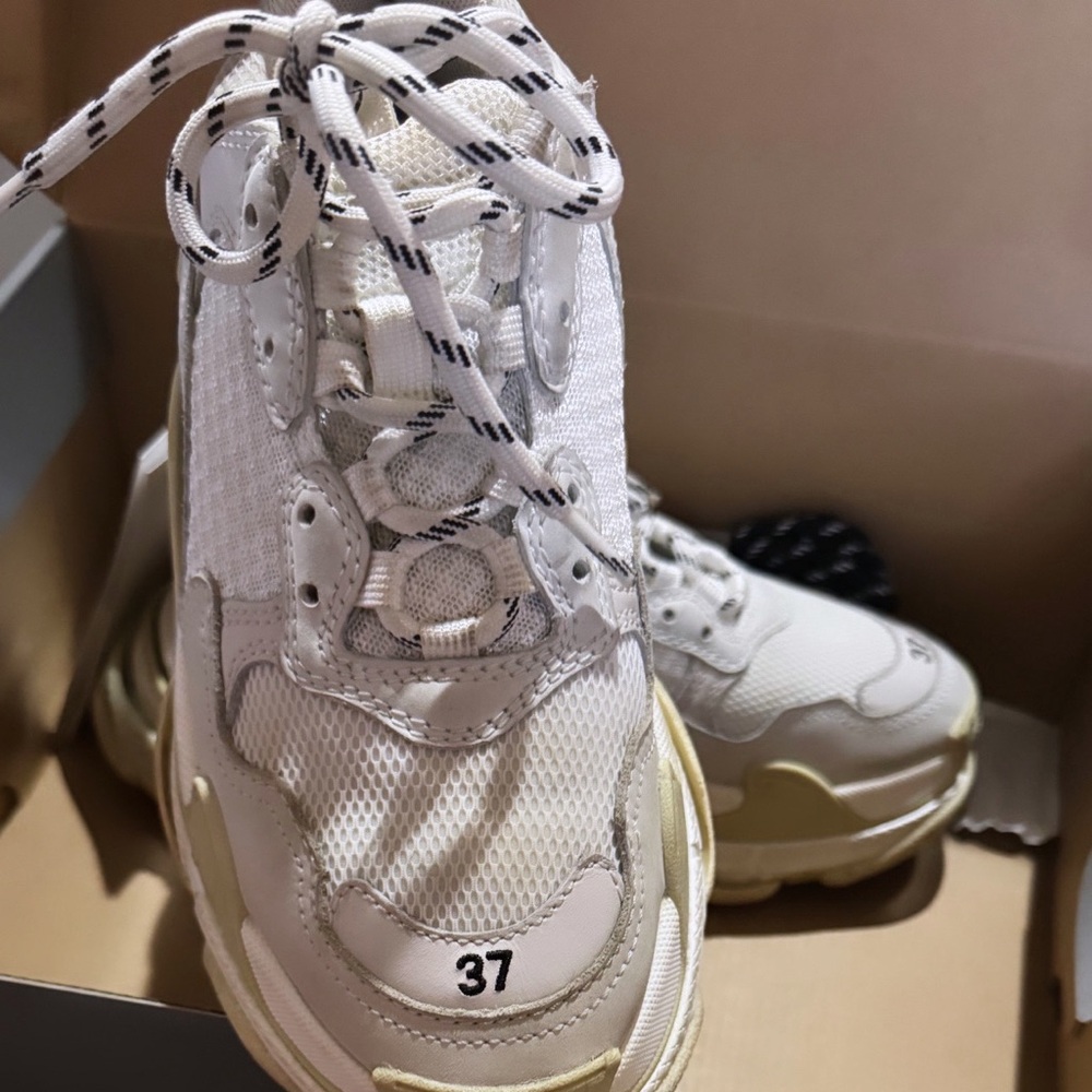 Balenciaga Off White Triple S Sneakers size 37. - Picture 2 of 5